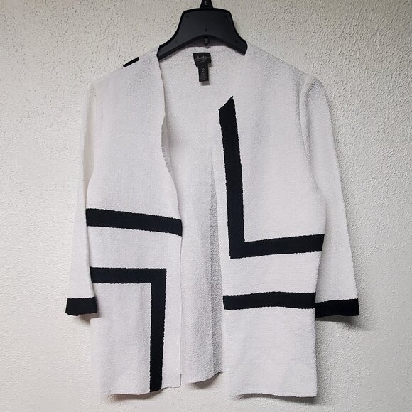 Women's Chico's White and Black Crepe Sweater - Travelers Collection Size 2 - Picture 1 of 4